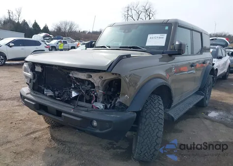 2025 Ford Bronco Outer Banks z USA, uszkodzony, nr VIN 1FMEE8BP9SLB00384